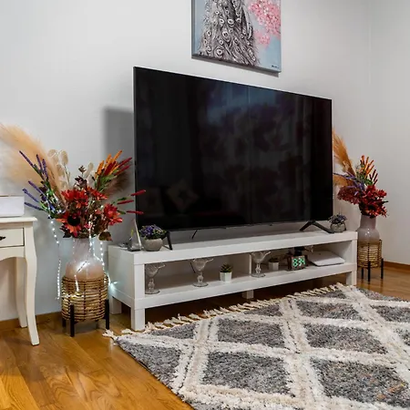 Kaksio Helsingissae Hyvien Kulkuyhteyksien Varrella * Helsinki