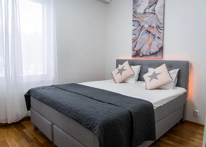 Kaksio Helsingissae Hyvien Kulkuyhteyksien Varrella *