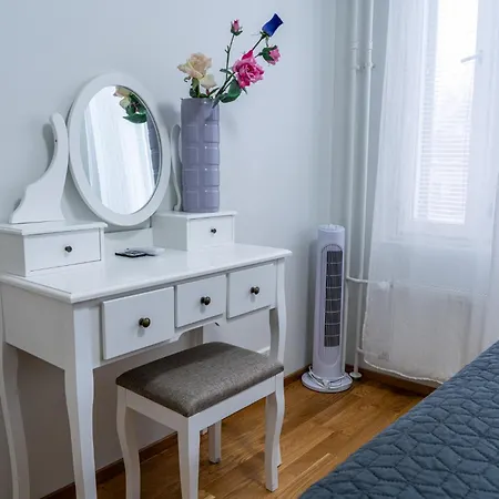 Kaksio Helsingissae Hyvien Kulkuyhteyksien Varrella