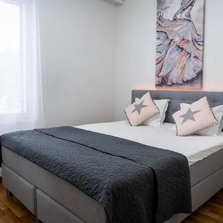 Kaksio Helsingissae Hyvien Kulkuyhteyksien Varrella *