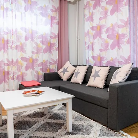 Kaksio Helsingissae Hyvien Kulkuyhteyksien Varrella